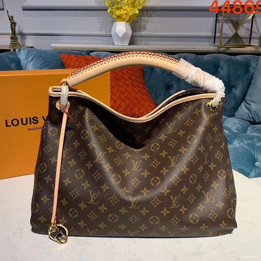 WIS ARTSY LOUIS MM VUITTON 0223